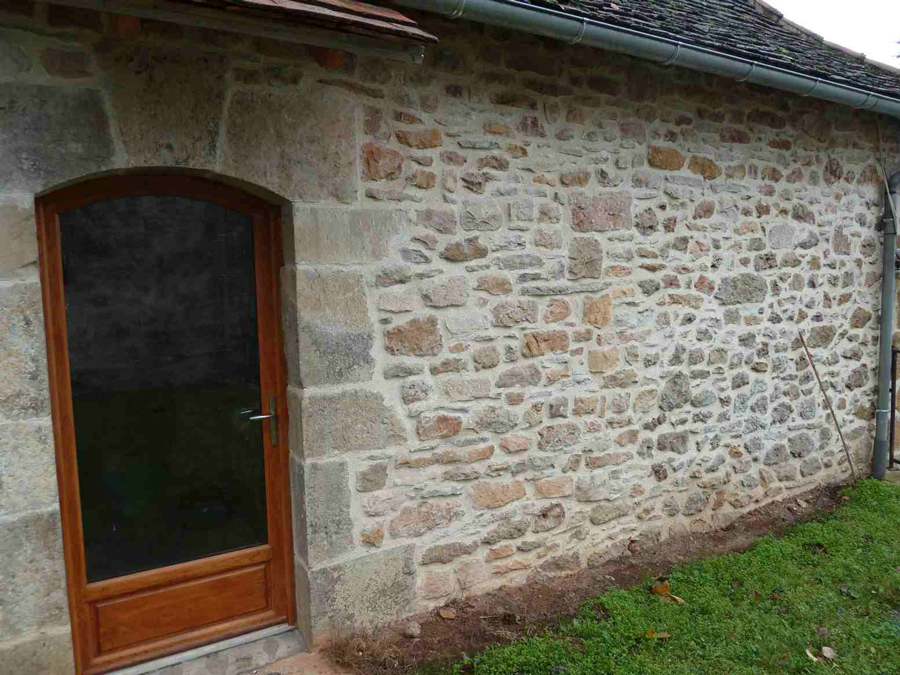 Joint à la chaux, façade en pierre dans l'Aube